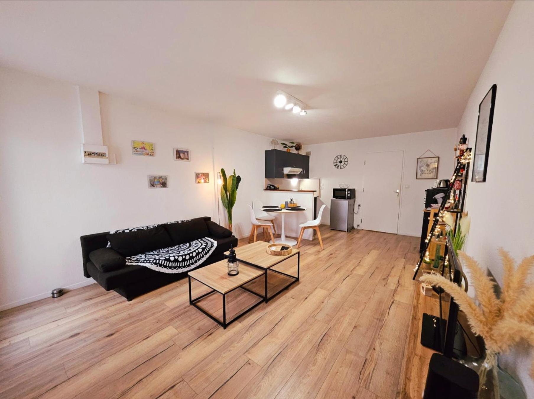 Appartement Cosy Proche Gare - Fibre Optique Et Parking Angouleme Exterior photo